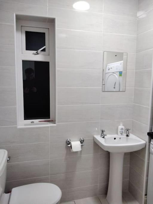Townhouse Clifden: Located In The Heart Of Connemaraヴィラ エクステリア 写真