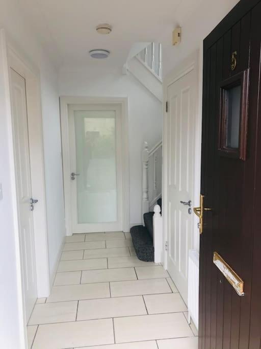 Townhouse Clifden: Located In The Heart Of Connemaraヴィラ エクステリア 写真