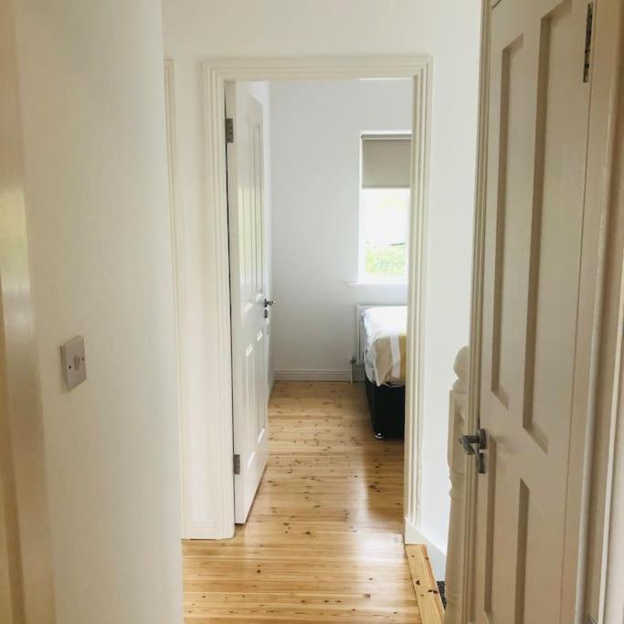 Townhouse Clifden: Located In The Heart Of Connemaraヴィラ エクステリア 写真