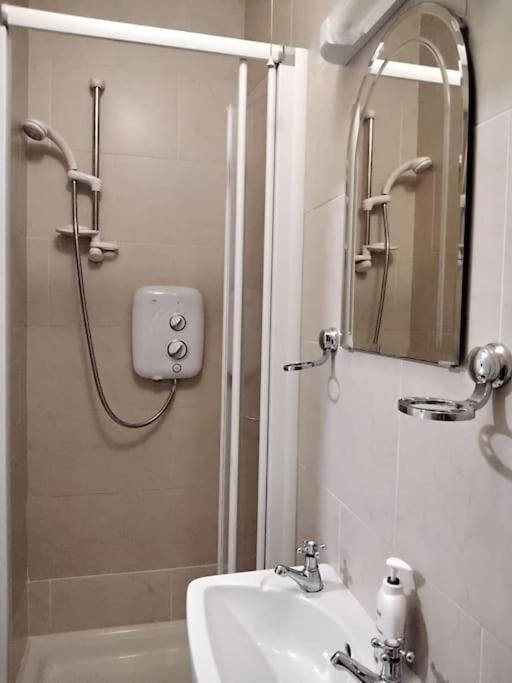 Townhouse Clifden: Located In The Heart Of Connemaraヴィラ エクステリア 写真